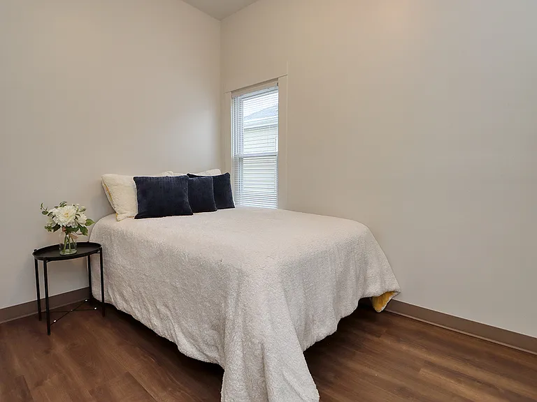 120 W G St — Photo 15