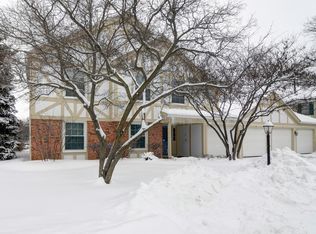 1907 Gresham Cir APT A, Wheaton, IL 60189