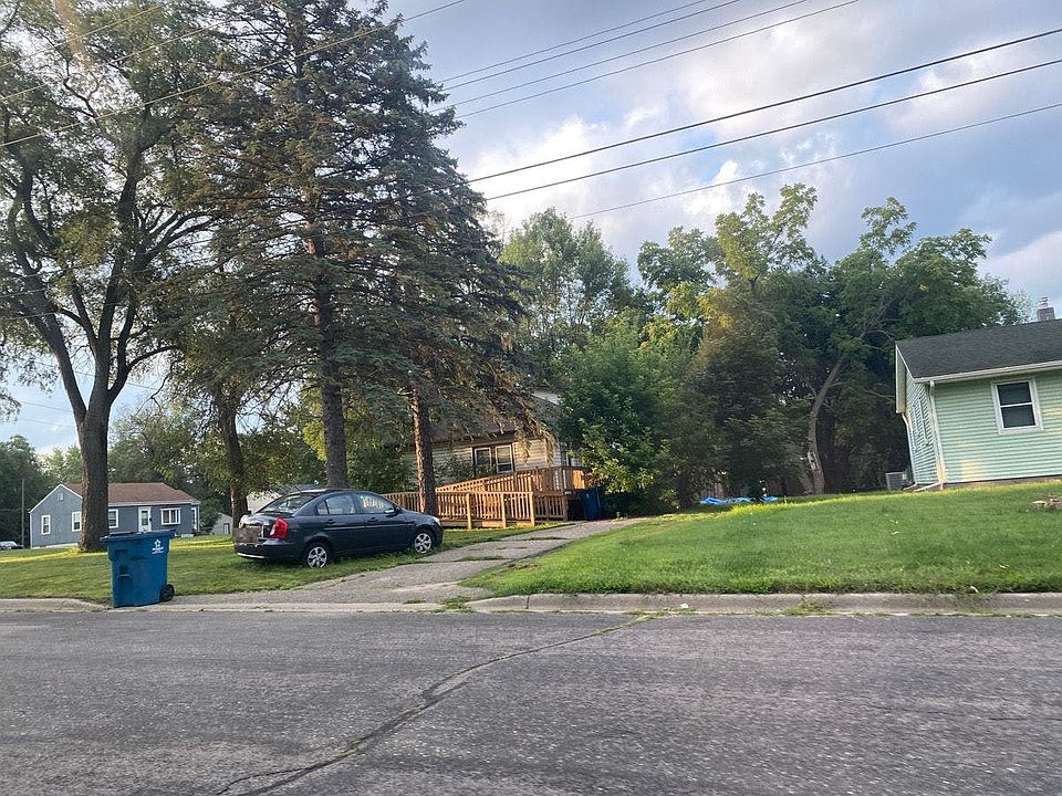2nd image of 1016 8th Ave