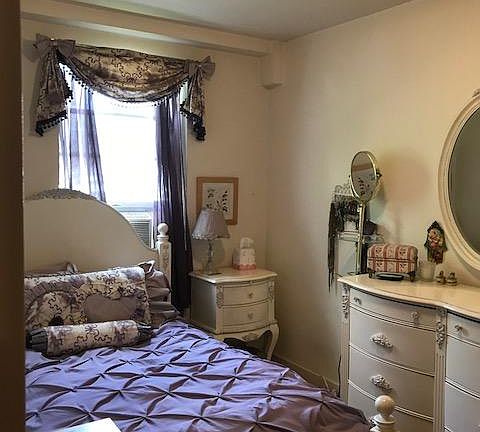 5th image of 217 E 60th St APT 604