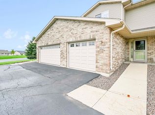 1265 Pond View Cir, De Pere, WI 54115