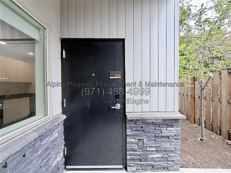 1st image of 1545 NE 41st Ave Unit 105