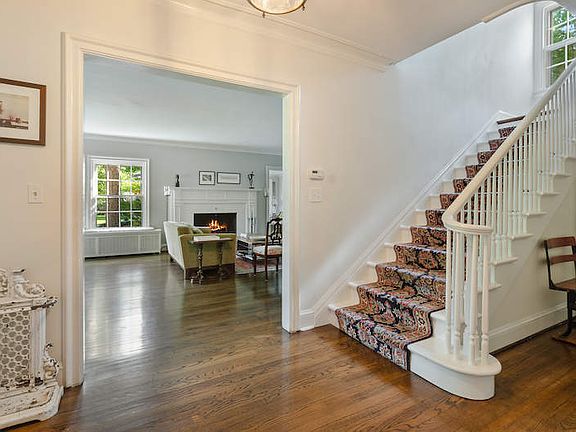 3rd image of 550 Sheridan Rd