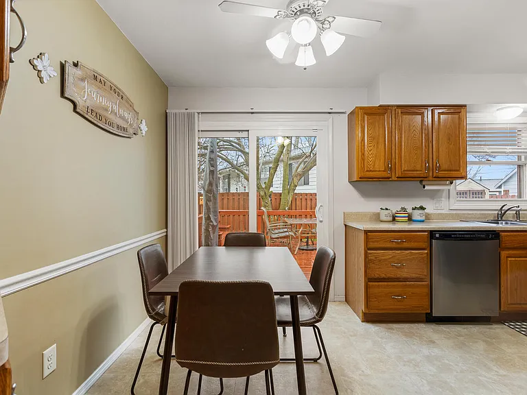 2406 Southwood Dr — Photo 5