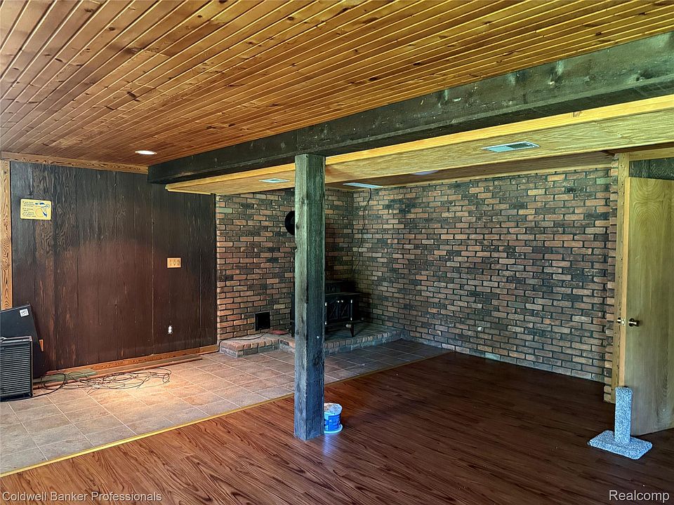 8899 Dwyer Rd, photo 11