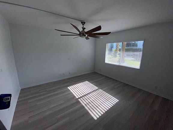 4th image of 1014 NE 9th Ave APT 3
