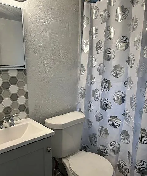 3315 S Youngs Blvd — Photo 5