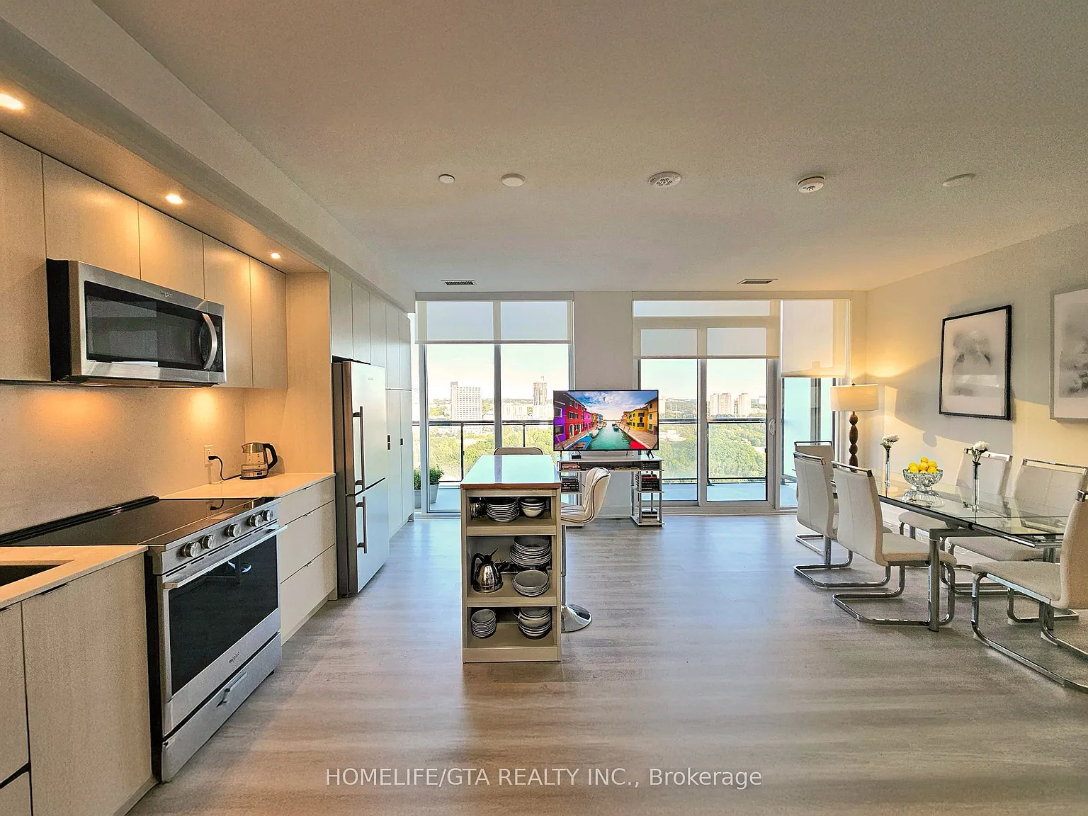 30 Inn On The Park Dr — Photo 3