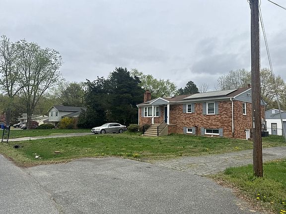 2nd image of 1006 Spruce St