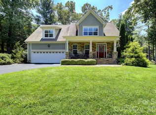 212 Tall Timbers Trl, Hendersonville, NC 28792