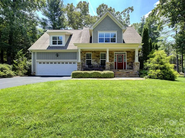 212 Tall Timbers Trl, Hendersonville, NC 28792