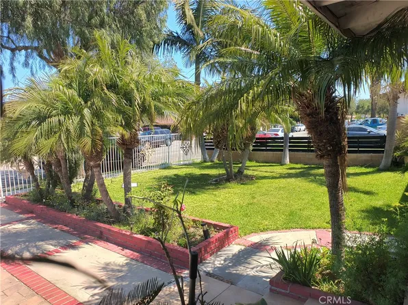 2402 W Borchard Ave, Santa Ana, CA 92704