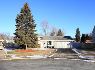 730 Newport St N, Roselle, IL 60172