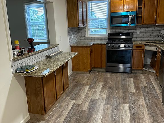 2nd image of 672 Lincoln Ave