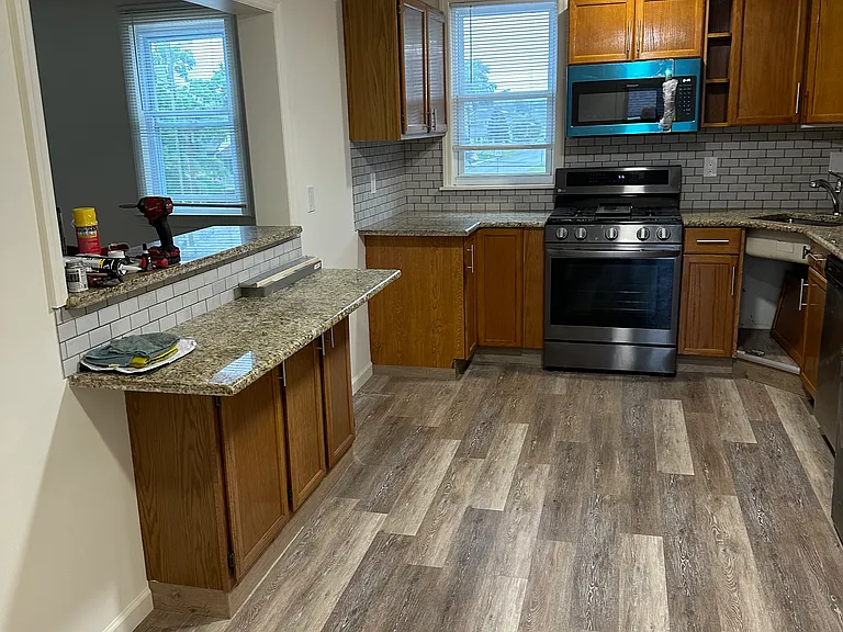 672 Lincoln Ave — Photo 2