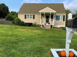 4 S Gate Rd, Lloyd, NY 12528