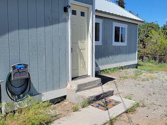 2nd image of 1526 Crescent St