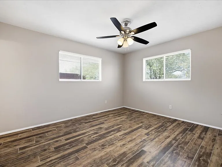 2525 N Cherry Ave — Photo 11
