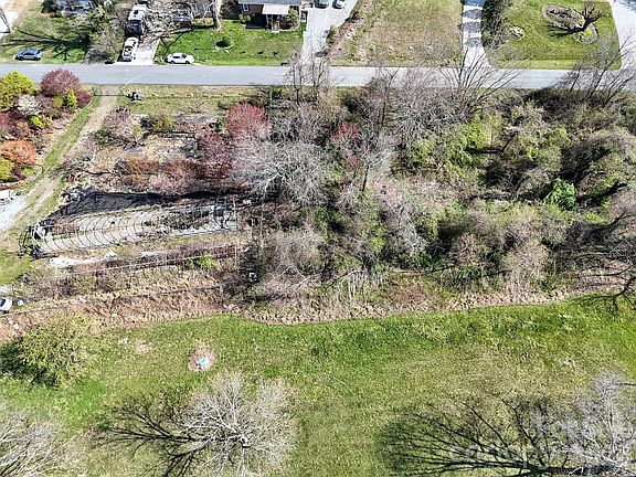 3rd image of Maplewood Knoll Dr