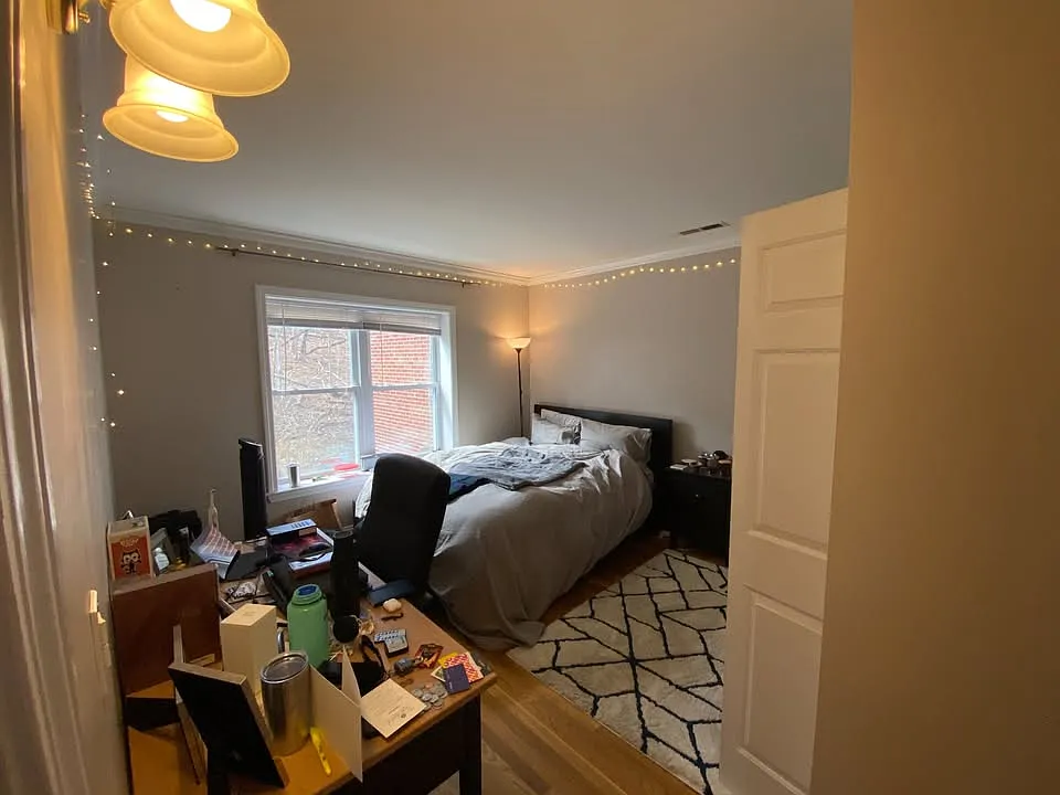 Building Photo - 172 Newton St #4
