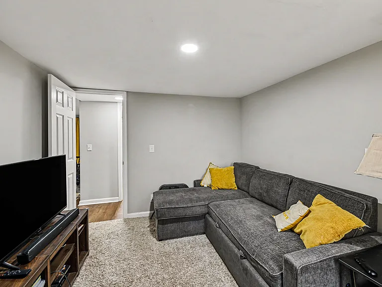 309 Farrell St — Photo 15