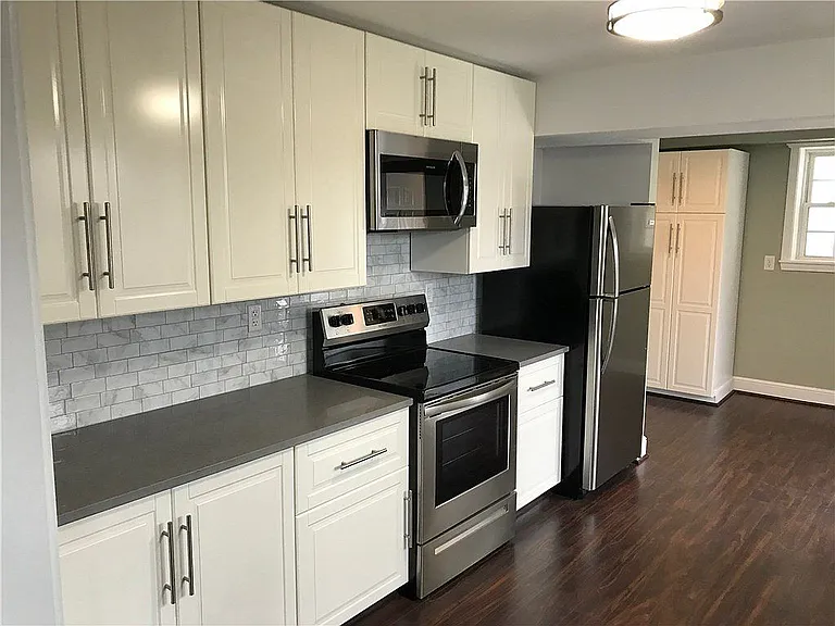 206 Woodland Dr — Photo 2