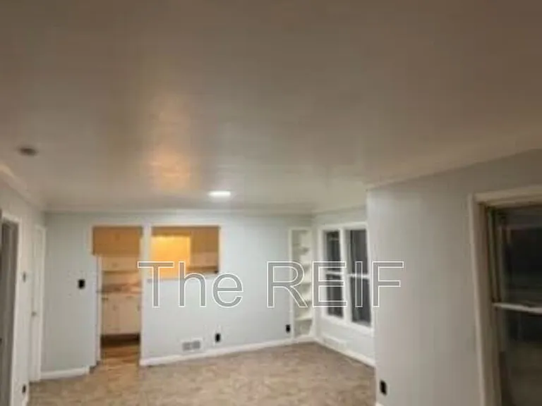 1553 Illinois Ave — Photo 7