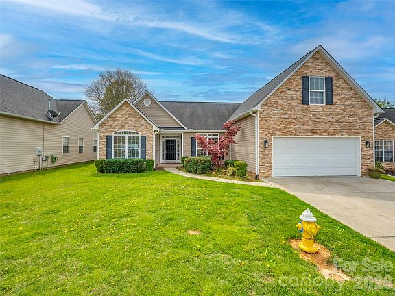 3rd image of 33 W Hiawassee Rd