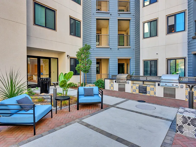 Downtown Ontario Luxury Apartments — Photo 99