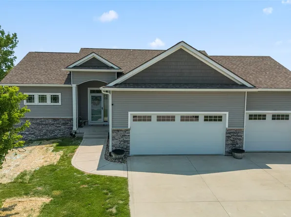 104 Lake Shore Dr, Dallas Center, IA 50063