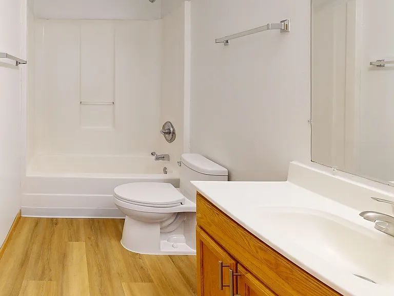 7629-7629 Woodlawn Dr — Photo 11