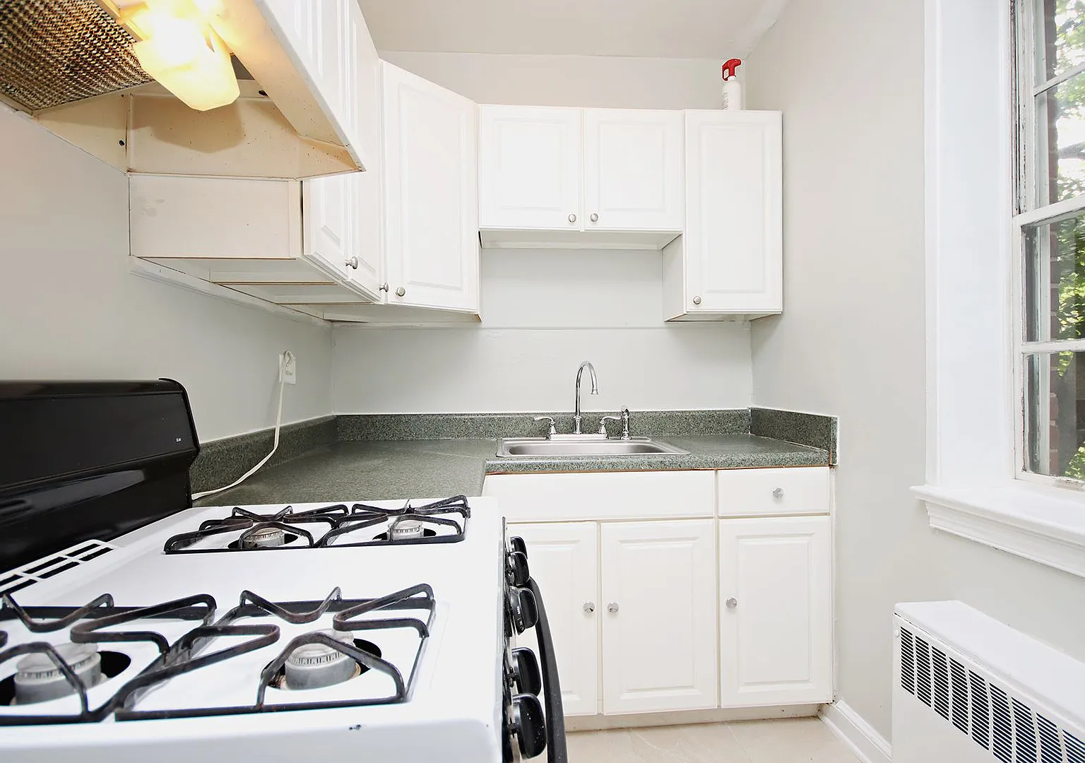 $500 Off 1st Month's Rent! Student-Friendly Apartment With Ting Internet — Photo 1