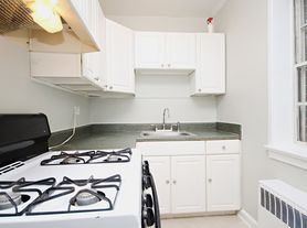 32 University Cir