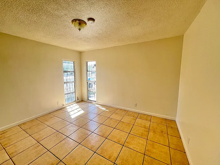 437 W Century Blvd #1 — Photo 7
