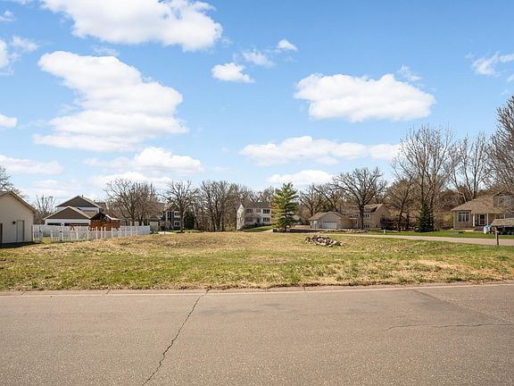 4th image of 930 Shady Oak Cir