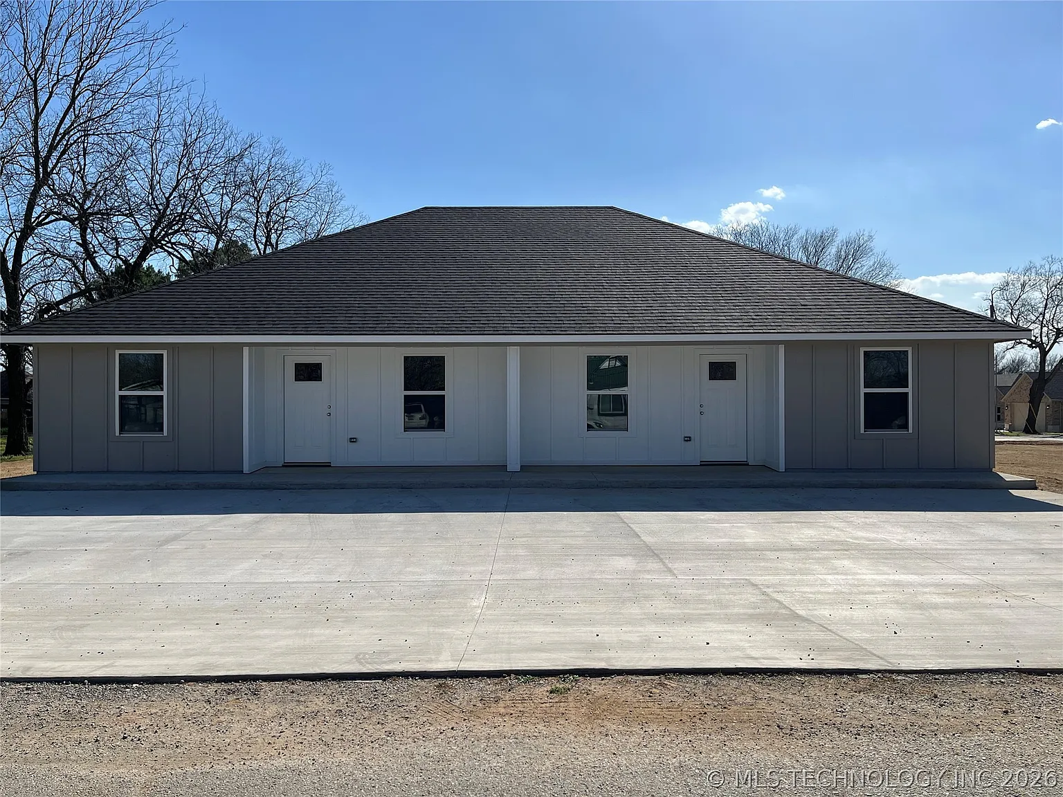 2 bed, 2.0 bath, 1085 sqft, $1,200 — Photo 1