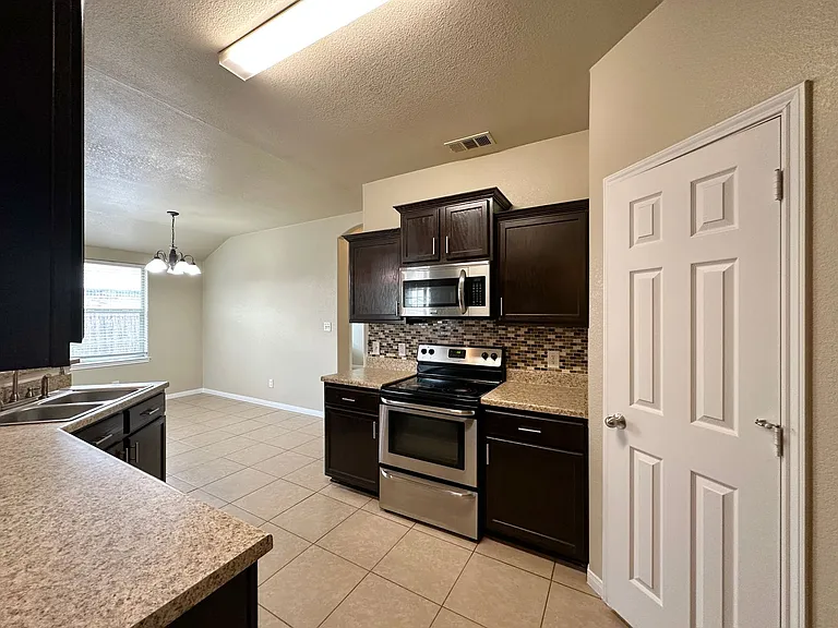 1306 Cavalry Ln — Photo 11