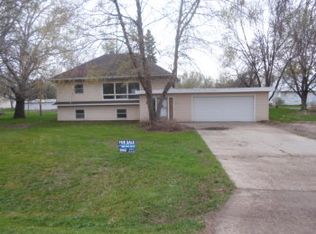 812 Broadway Ave, Valley Springs, SD 57068