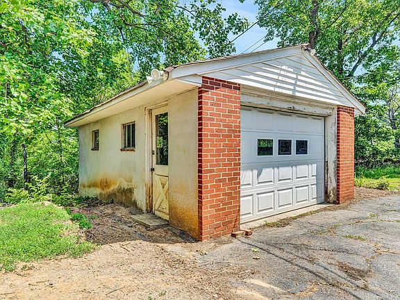 5th image of 4415 Glenn Ridge Rd NW
