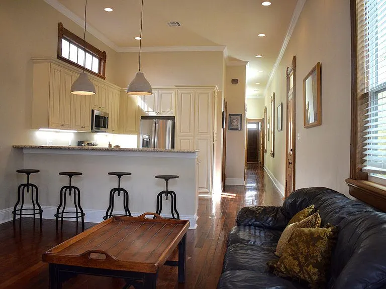 2539 Banks St — Photo 4