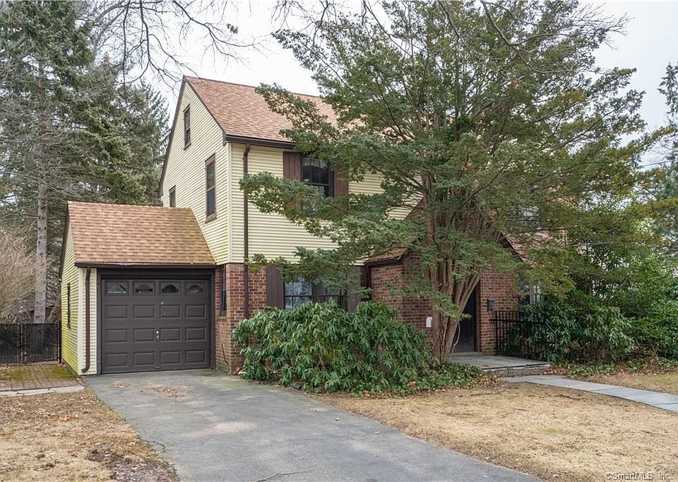 1st image of 14 Brookline Dr