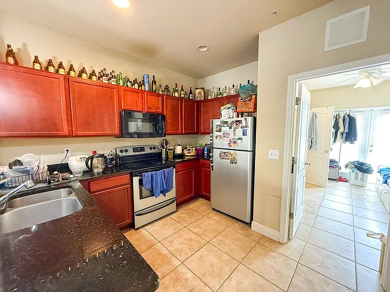 2942 SW 35th Pl #33 — Photo 6
