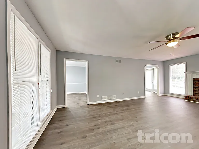91 Stratford Dr — Photo 4