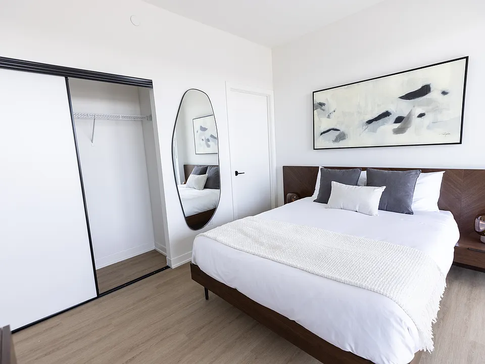 17645 Yonge St #804