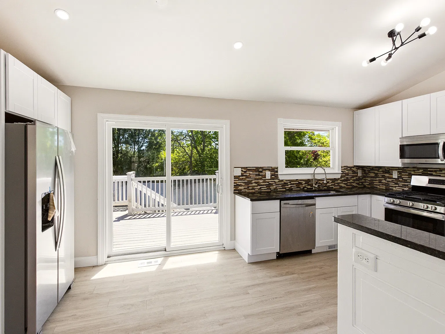 4 bed, 1774 sqft, $3,995 — Photo 3