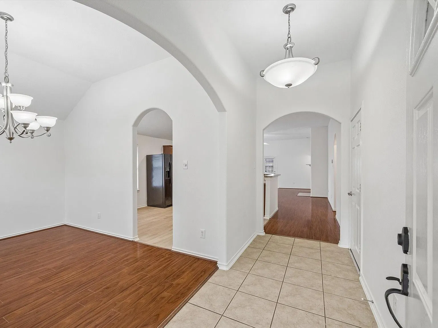 4 bed, 2.0 bath, 1949 sqft, $2,300 — Photo 3