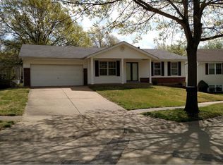 1114 Twistedoak Ct, Ballwin, MO 63021