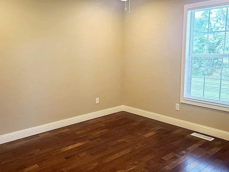738 Hedge St — Photo 8