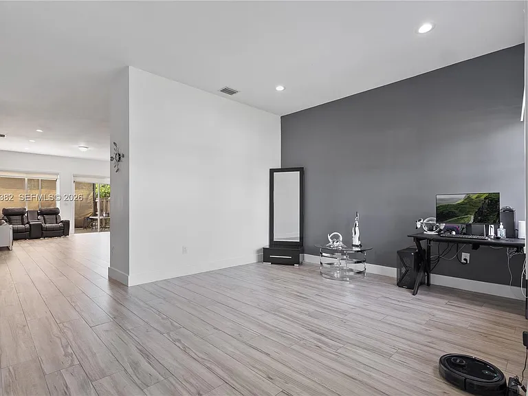 8218 SW 163rd Pl — Photo 3