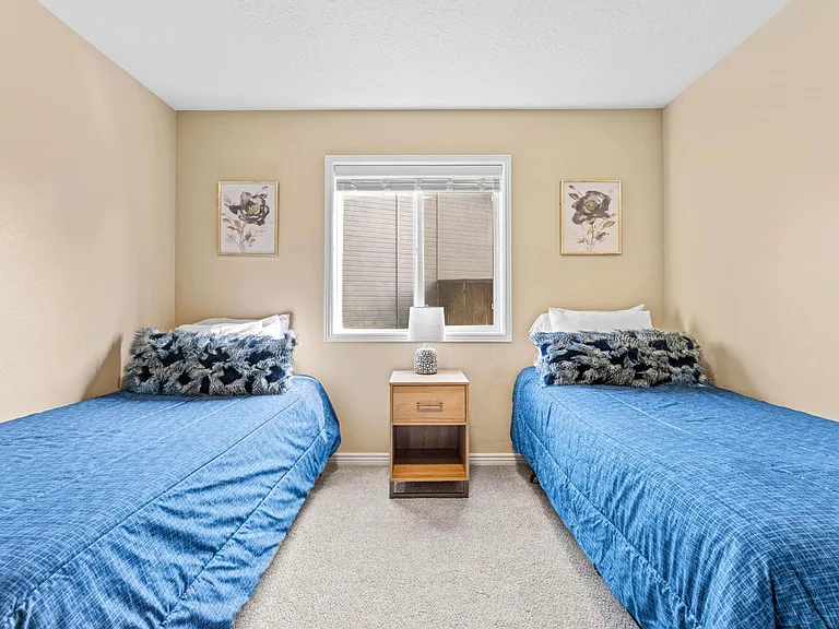 1847 W Whitestone Ct — Photo 24